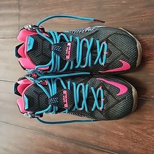Nike LeBron James 23 Chromosomes, US size 10